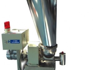 物料的堆積比重有變化或者喂料精度對(duì)最終產(chǎn)品質(zhì)量非常重要的情況下需要選用失重式喂料機(jī)，失重式喂料機(jī)分批次式和連續(xù)式兩種，通常用于連續(xù)性生產(chǎn)過程中，如需要精密控制多組份配料比率的擠出生產(chǎn)。