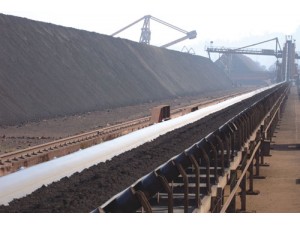 磁力脫泥槽是在重力、磁力和上升水流力的作用下，使磁性礦粒和非磁性礦粒(礦泥)分離的磁選設備，主要應用于選礦等行業的精選。