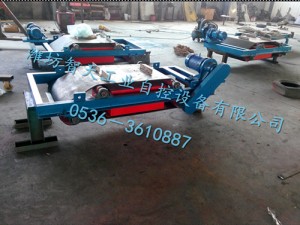 RCYD(C)系列永磁自卸式除鐵器是由高性能永磁磁芯、棄鐵皮帶、減速電機、框架、滾筒等部分組成，與各種輸送機配套使用。