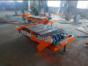 RCDD系列干式自卸式電磁除鐵器是一種用于自動清除粉狀或塊狀非磁性物料中的雜鐵的除鐵裝置。