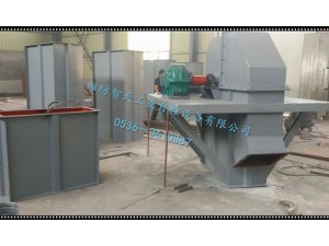 NE系列斗式提升機是一種板鏈式，重力式誘導卸料的提升設備。適用于垂直輸送粉狀、顆粒狀、小塊狀磨琢性物料，如生料、水泥、煤、石灰石、干粘土、熟料等。