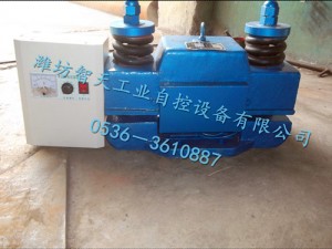 GZ倉壁振動器依靠高頻振動和沖擊力。可有效地消除物料在料倉內(nèi)的起拱和堵塞現(xiàn)象，使物料從倉口順利排出。